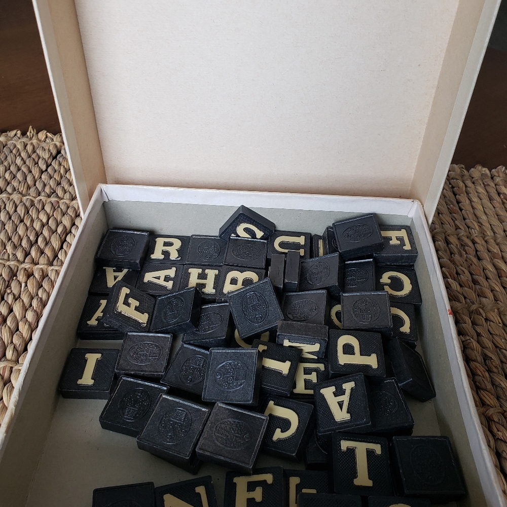 Vintage Anagrams Embossed Edition - Picture 3 of 3